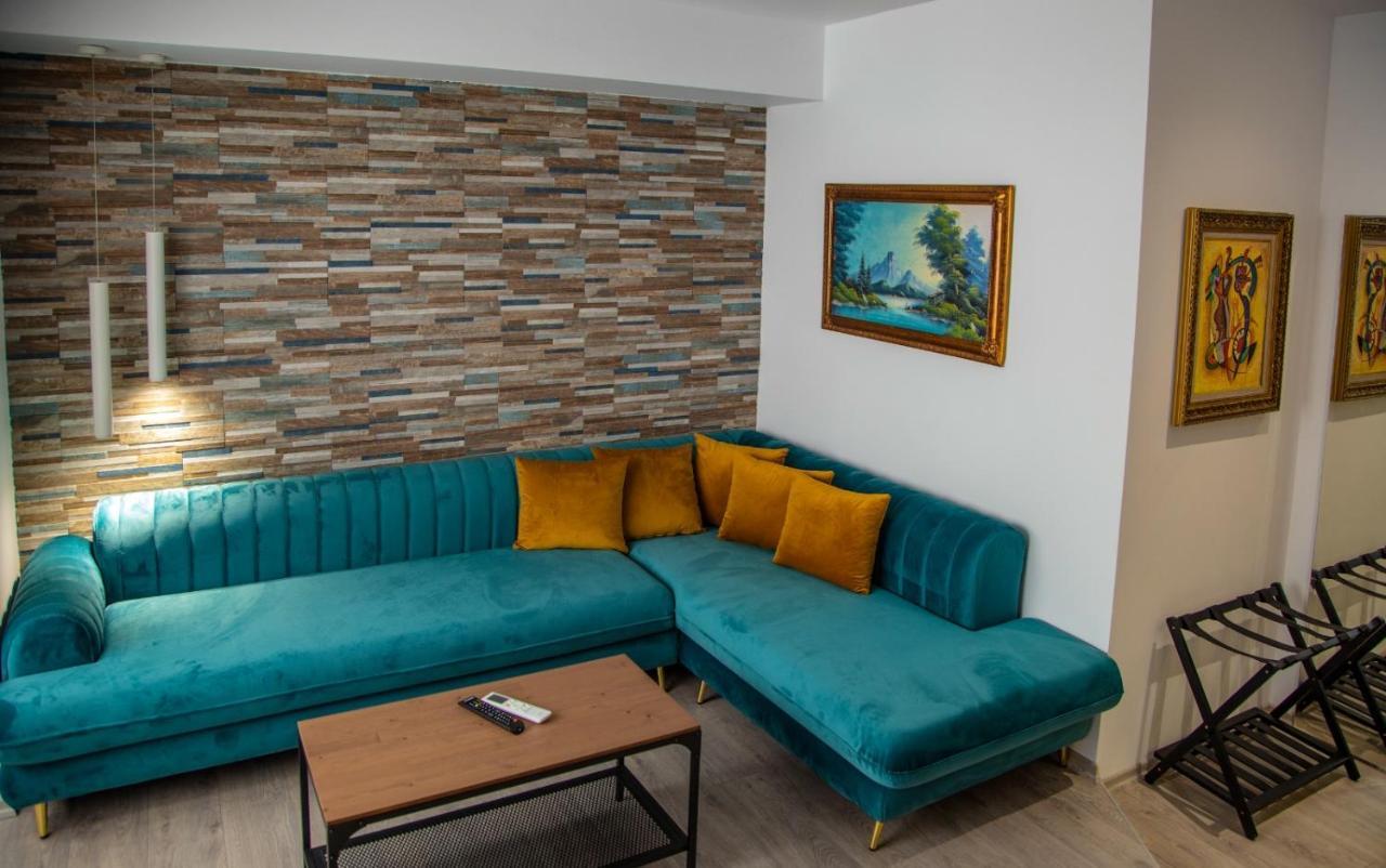 Lucas Central Premium Studios Tirana Kültér fotó